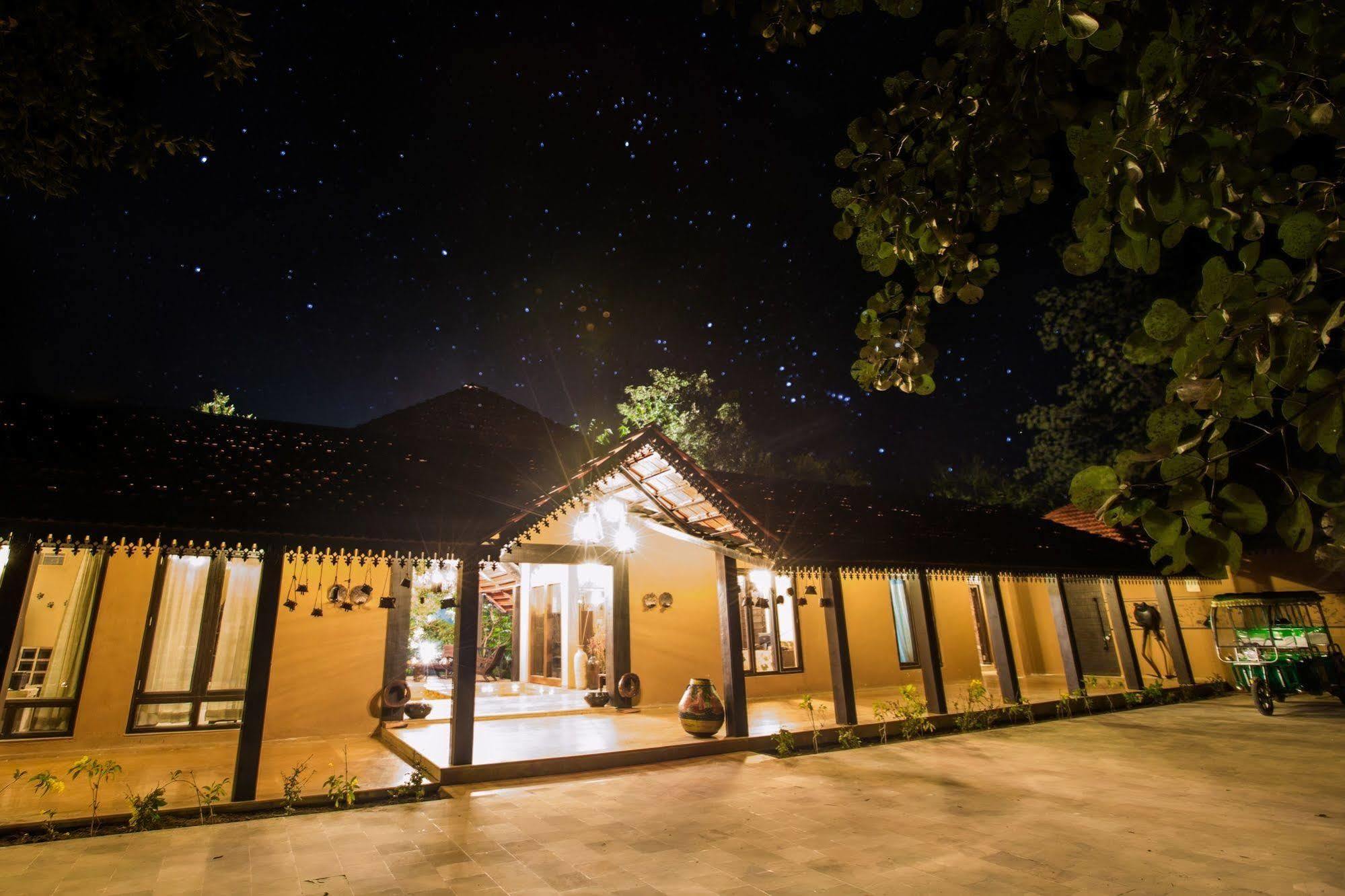 Vannraj Resort And Spa Khawāsa Eksteriør billede